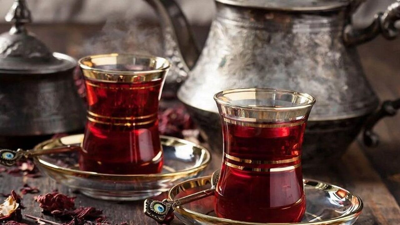 Çay ustalarının sırrı ortaya çıktı: Demlerken bunu yapıyorlarmış