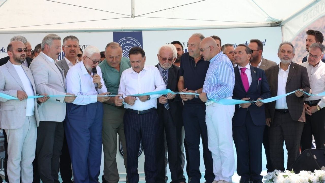 Gökmen Çiçek “Bu ülkede ezan dinmez, bayrak inmez”