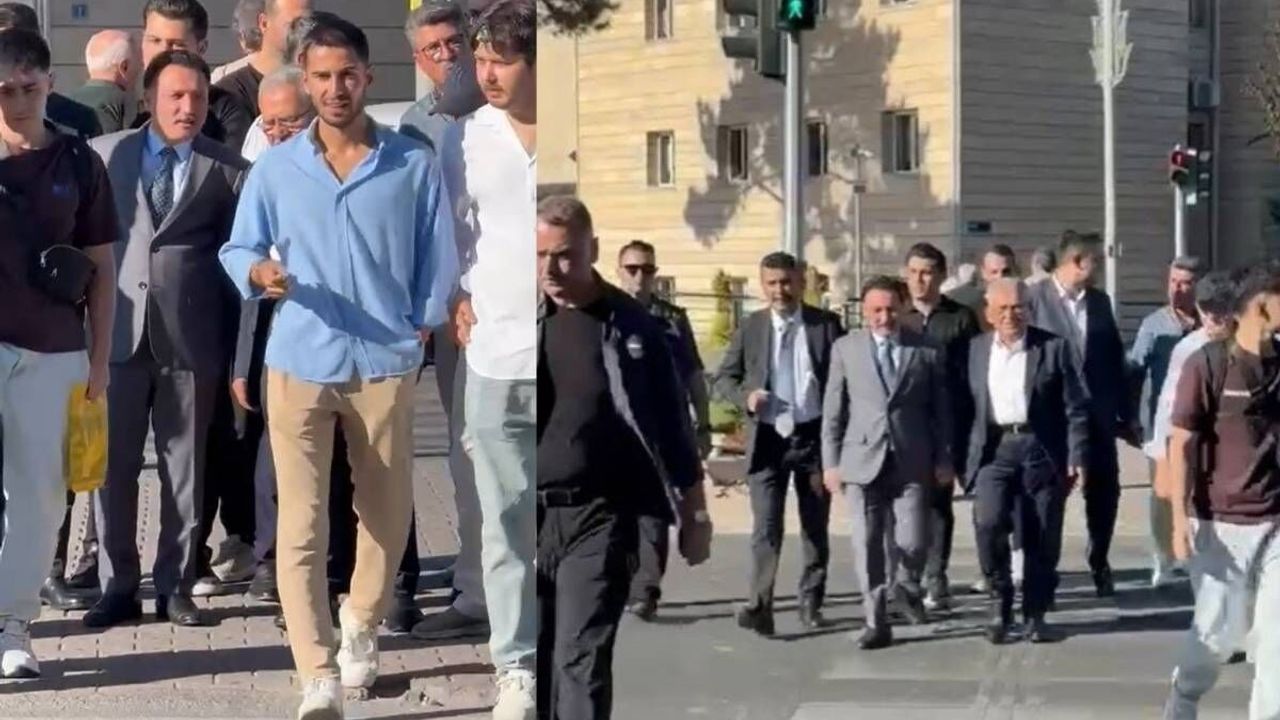 Vali Gökmen Çiçek Cumhuriyet Meydanında vatandaşlara örnek oldu