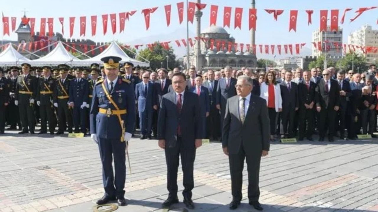 Kayseri’de Zafer Bayramı coşkusu tenis kortlarına taşınıyor