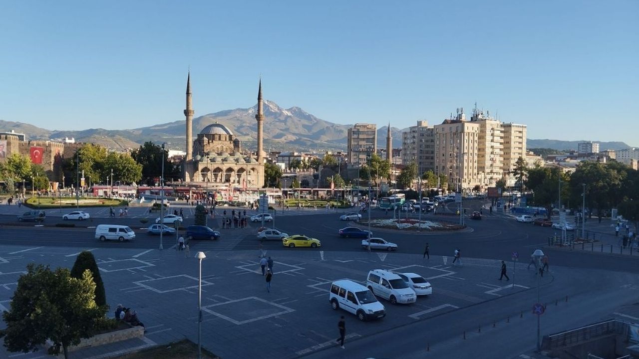 Kayseri’de Cuma günü kavurucu sıcak! Termometreler 36 dereceyi gösterecek