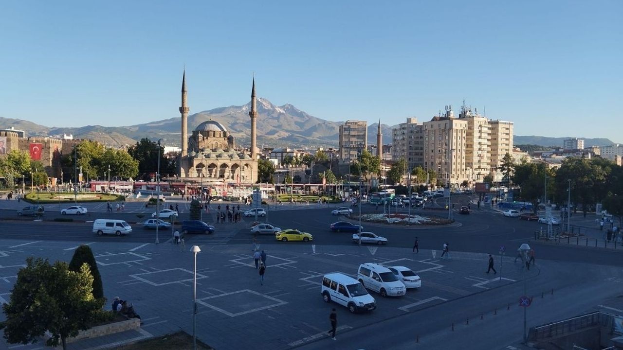Kayseri'de sıcaklık dalgalanması! Hafta ortası mont, hafta sonu tişört!
