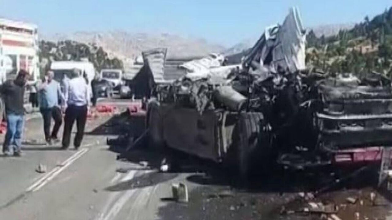 Feci kazada Tır kağıt gibi ezildi: 1 ağır yaralı