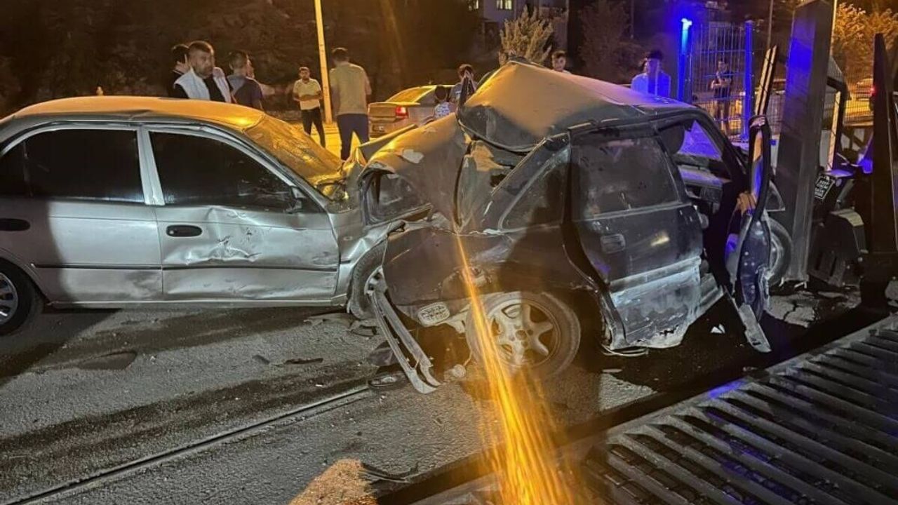 Park halindeki araca çarpan 20 yaşındaki sürücü yaralandı!