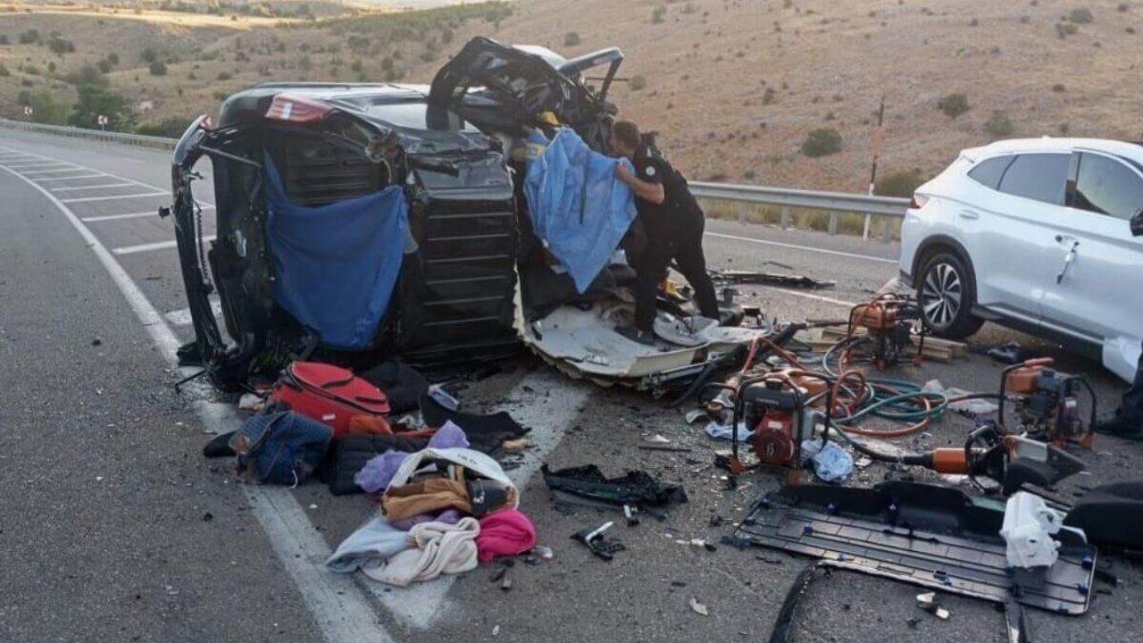 Kayseri yolunda katliam gibi kaza: 4 ölü, 2 yaralı