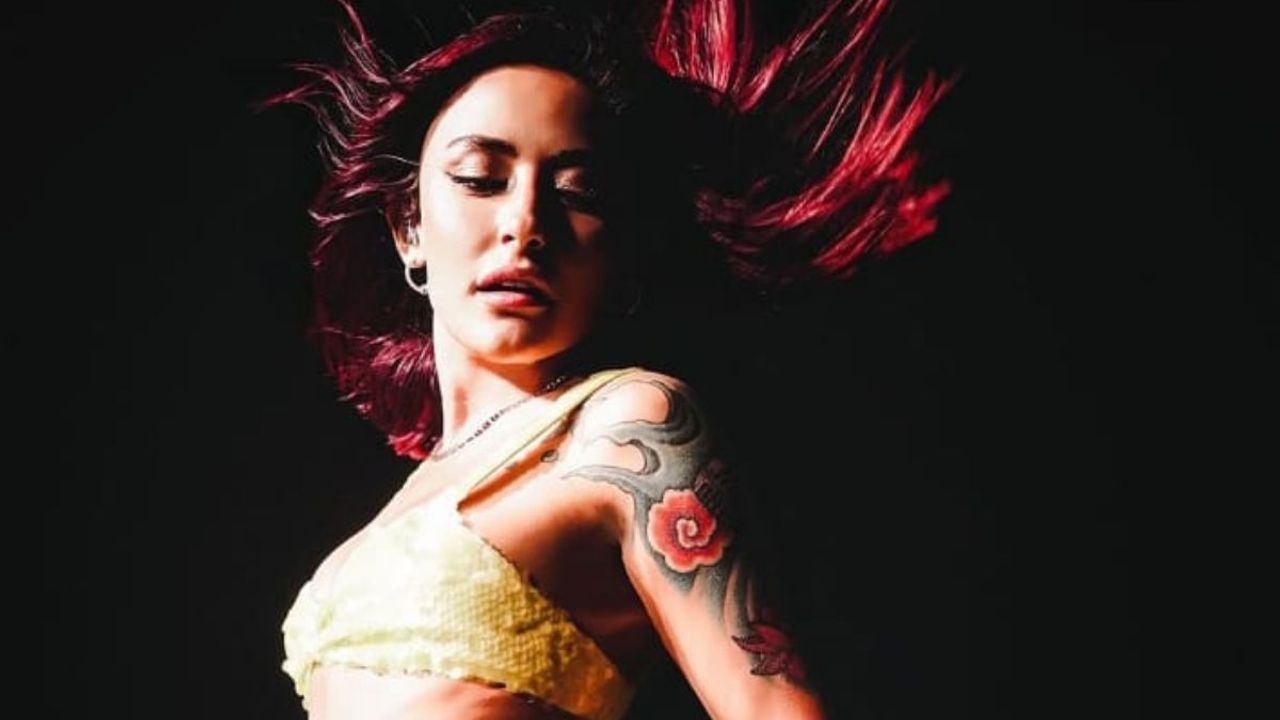 Kayserili ünlü şarkıcı Melek Mosso isyan etti: Bunu yapan varsa aşağılayın!