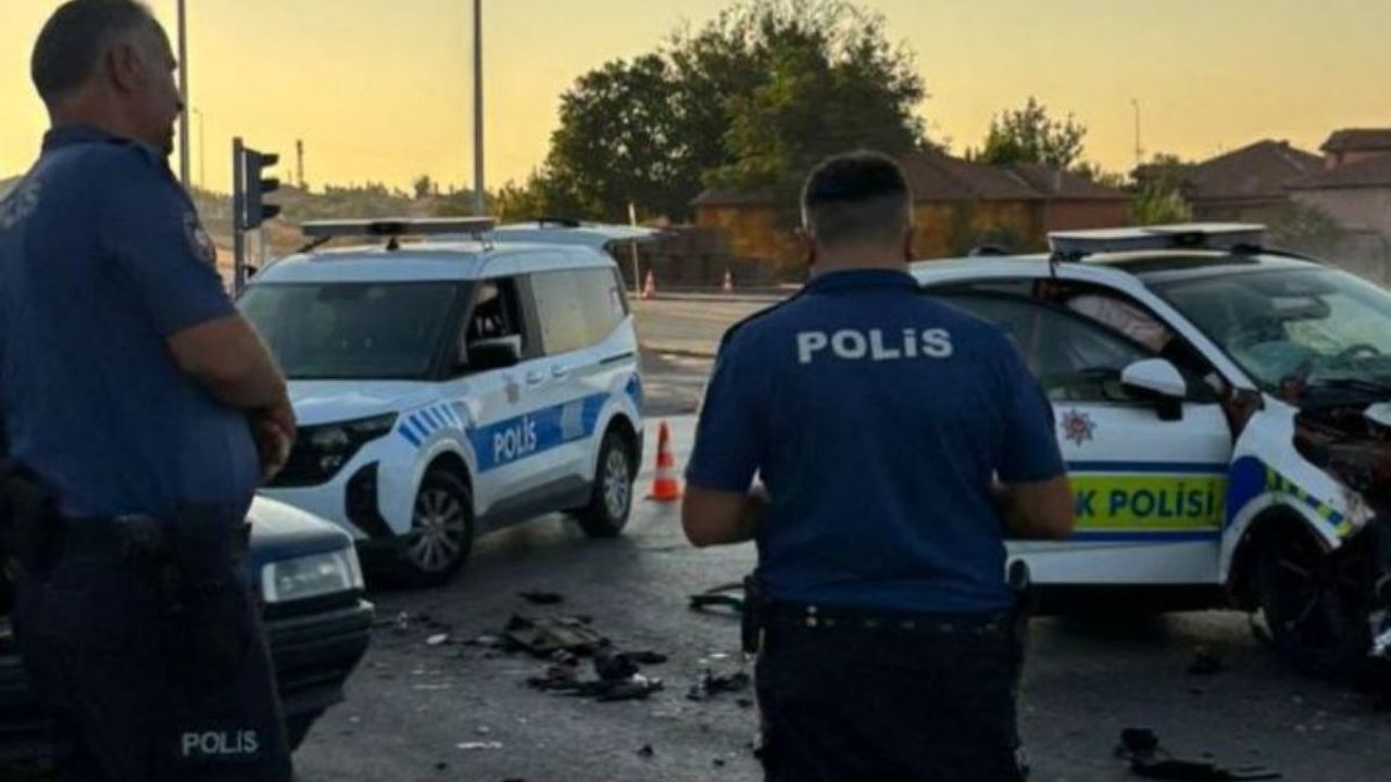 Kayseri’de işçi servisi ile polis otosu birbirine girdi: 3 yaralı