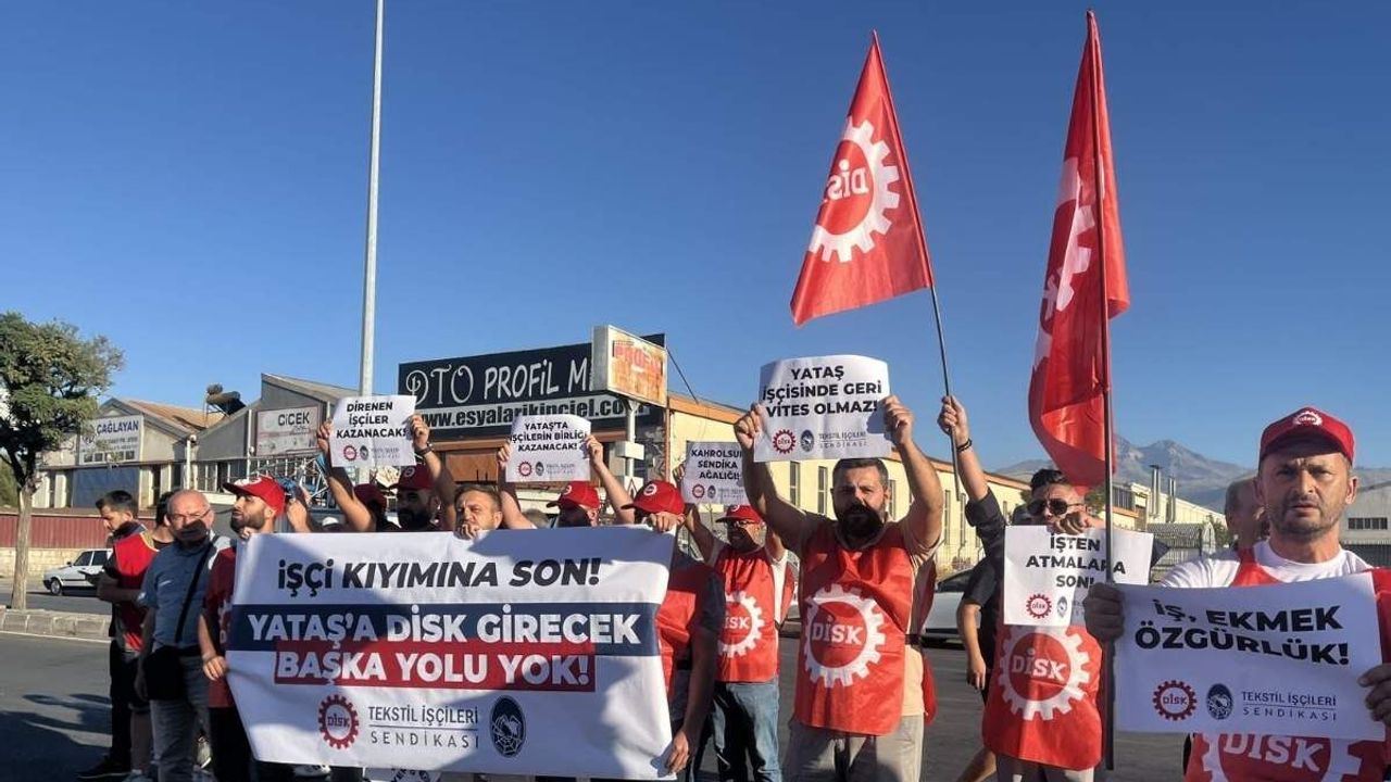 Yataş işçileri fabrika önünde protesto düzenledi