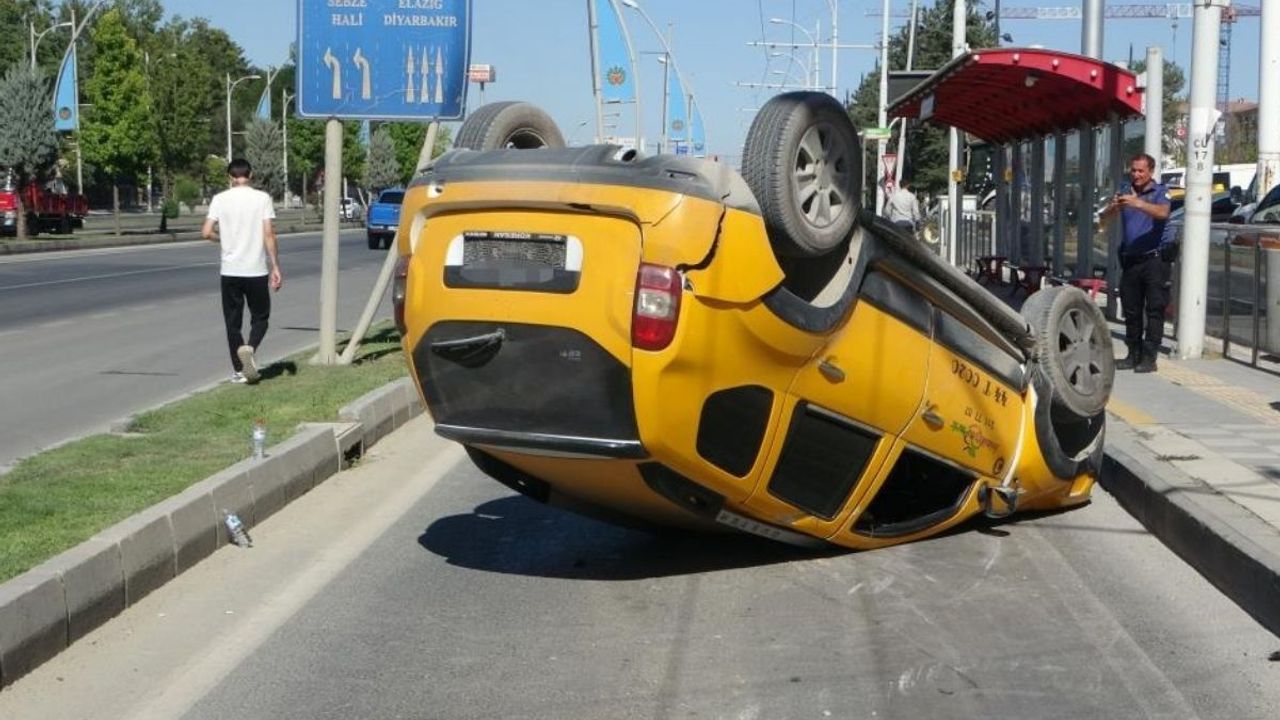 Kayseri'de dehşet anları: Ticari taksi ters döndü!