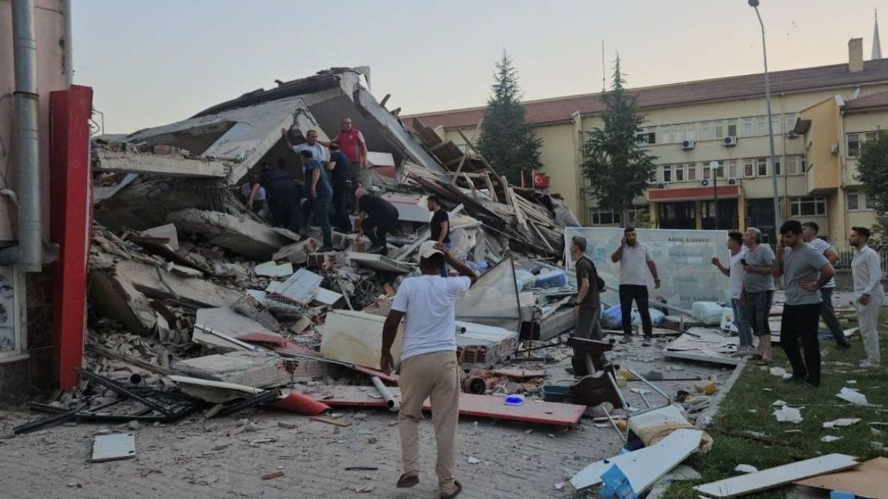 Balıkesir Sındırgı’da 6.1’lik Deprem: 237 Artçı Sarsıntı ve 16 Yıkılan Bina