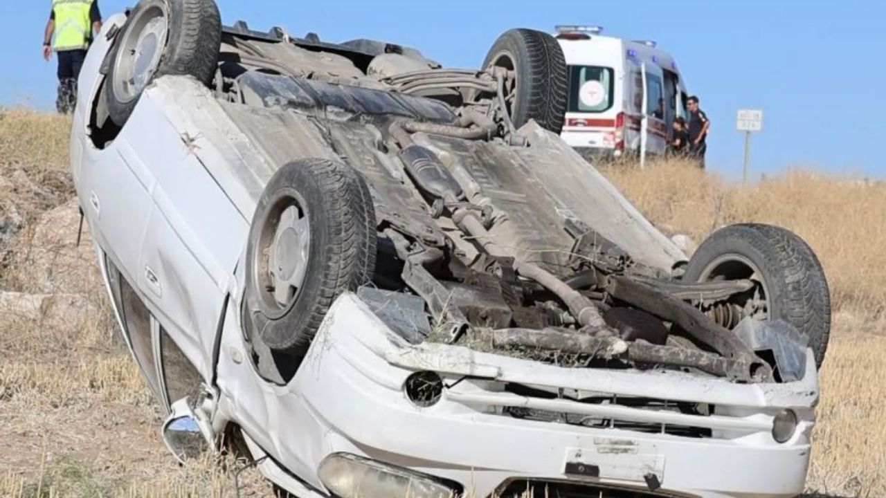 Otomobil şarampole uçtu: Anne ve kızı ölümden döndü