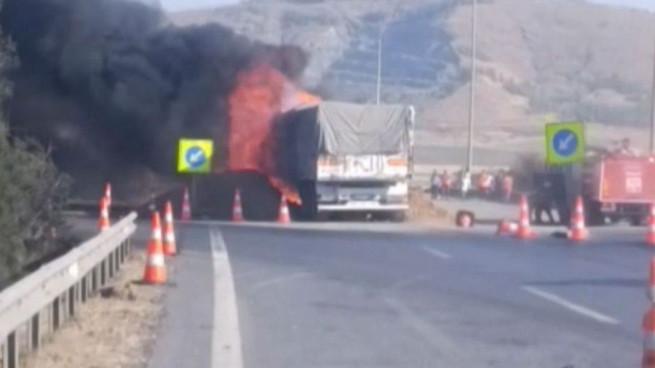 Otoyolda arpa yüklü tır yandı! sürücü yaralandı