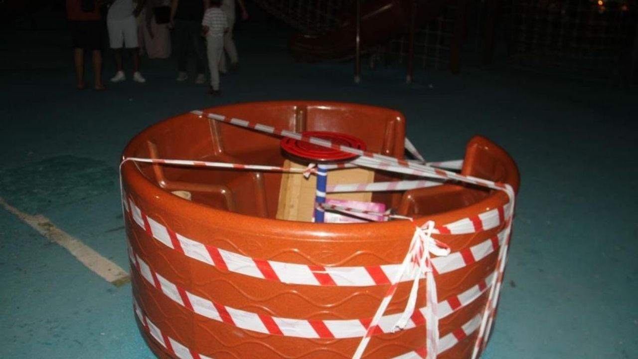 Oyun parkında 4 yaşındaki çocuğun ayağına vida saplandı