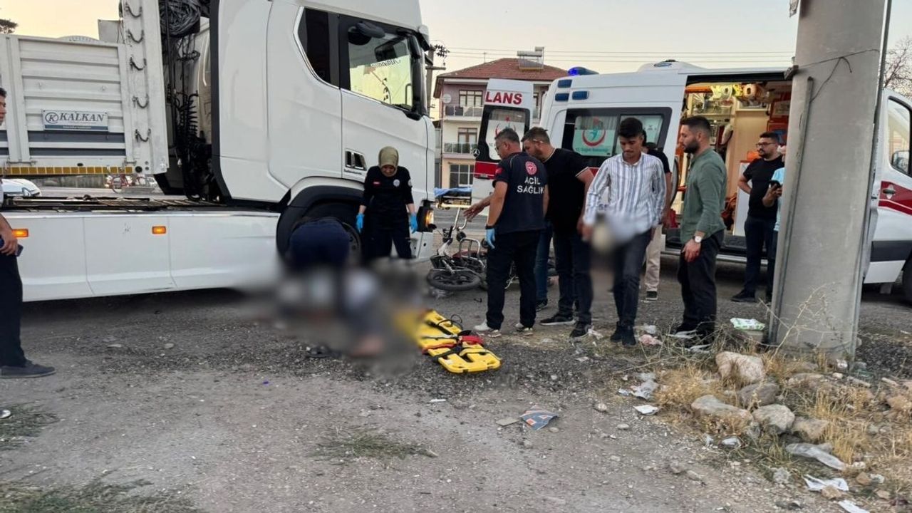 Tır ile motosiklet çarpıştı bir kişi hayatını kaybetti