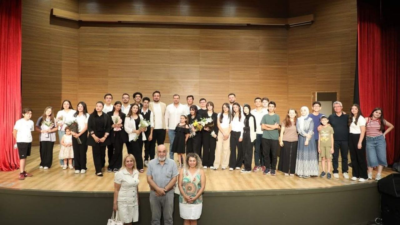 Kayseri'de 'Perde Arkası' oyunu izleyiciyle buluştu!