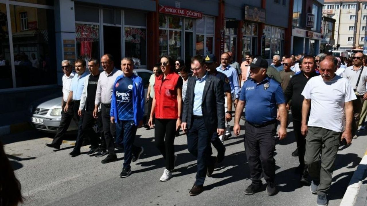 Tomarza’da ‘Bağımlılıkla Mücadele Yürüyüşü’ne yoğun ilgi