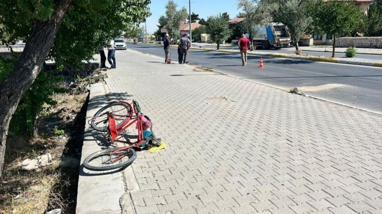 Tomarza’da otomobilin çarptığı bisikletli hayatını kaybetti