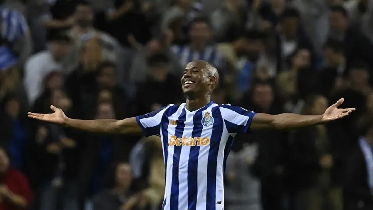 Beşiktaş'ta imzalar arka arkaya geldi! İşte son transferler