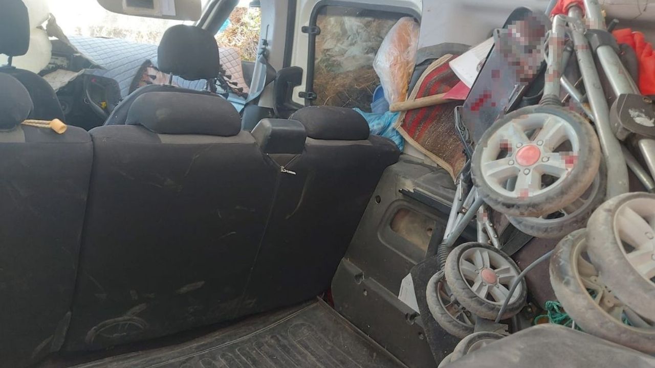 Ehliyetsiz genç direksiyon başına geçti 3 kişi yaralandı