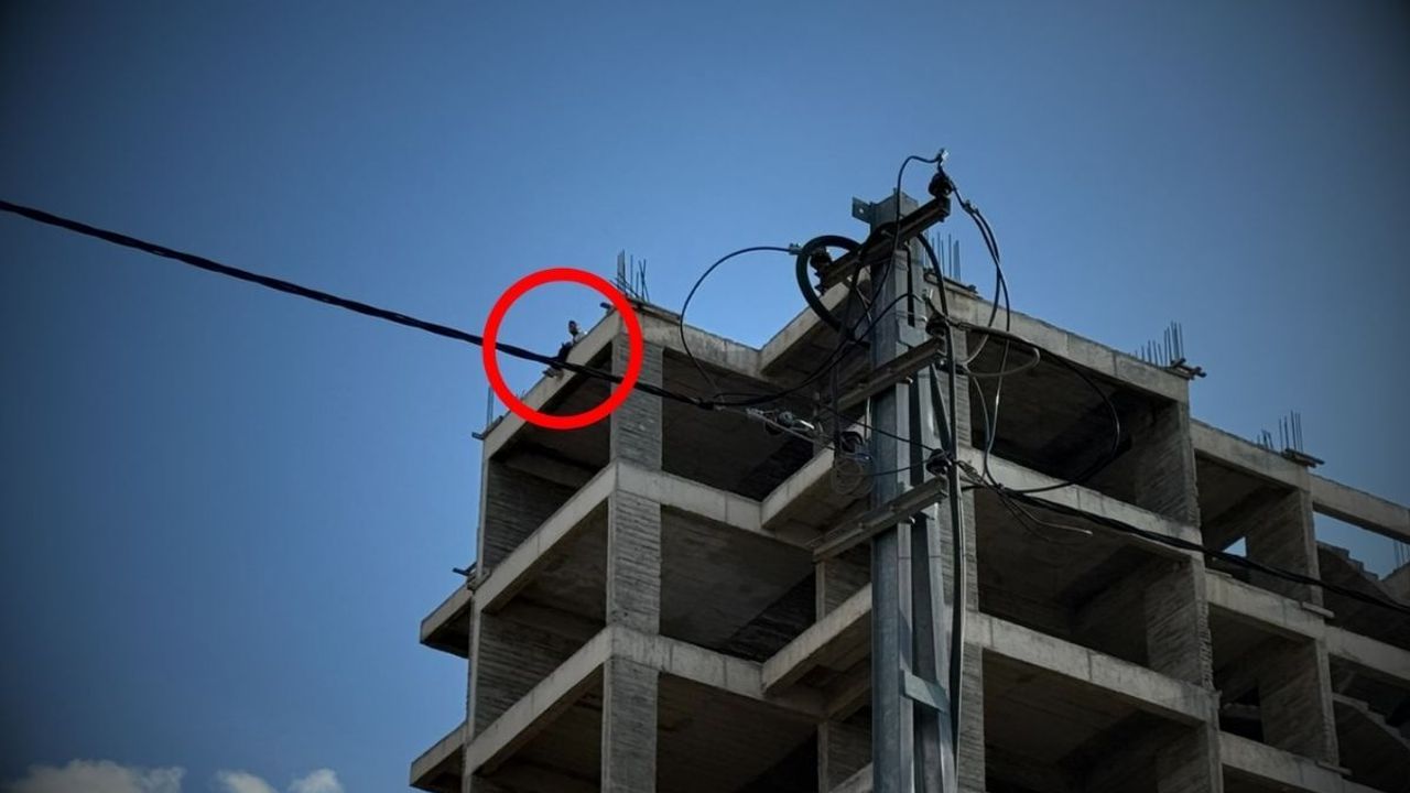 Kayseri'de eşiyle tartışan adam inşaatın tepesinde canına kıymaya çalıştı!