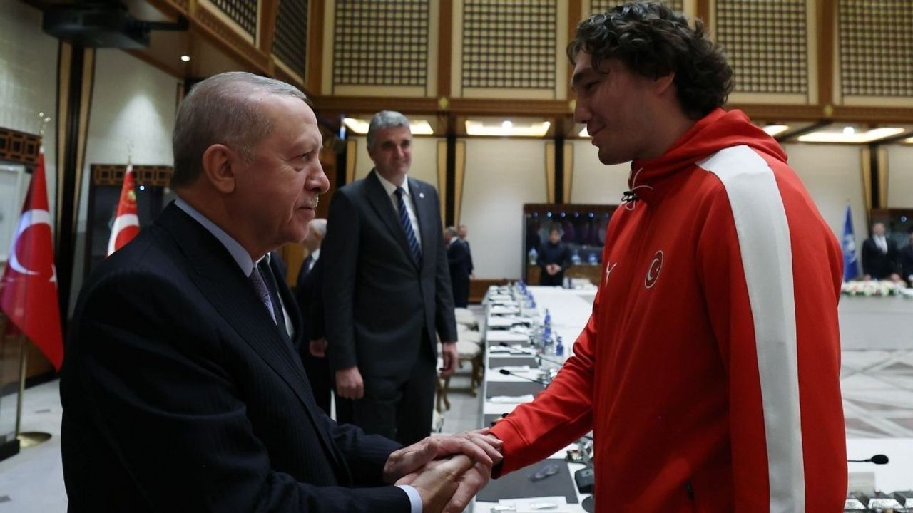 12 Dev Adam’dan Cumhurbaşkanı Erdoğan’a ziyaret