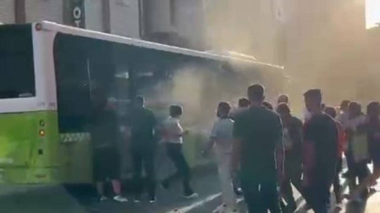 Adana’da belediye otobüsü seyir halinde alevlere teslim oldu