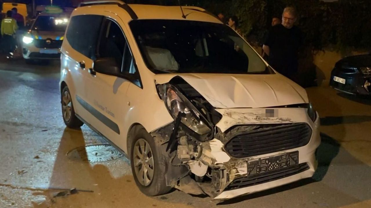 Aksaray’da hafif ticari araç ile kamyonet çarpıştı: 3 yaralı
