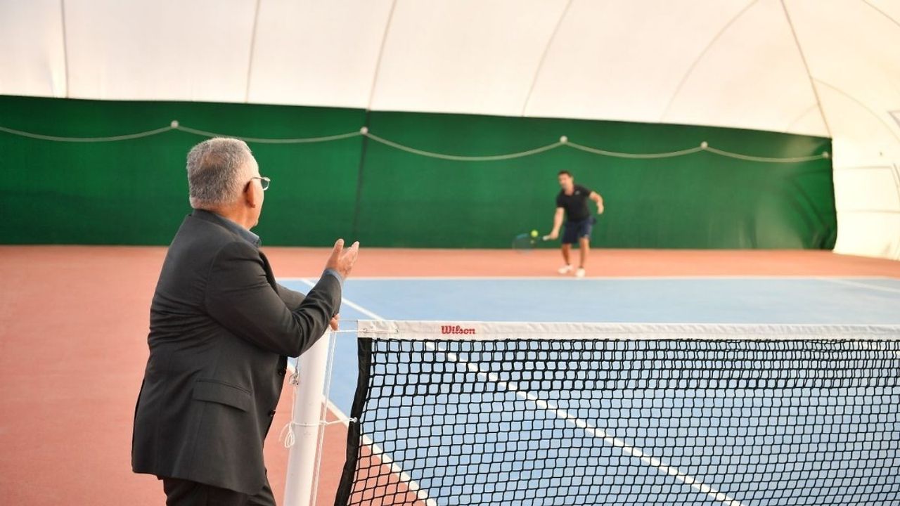 Başkan Memduh Büyükkılıç’tan Balon Tenis kortlarına ziyaret