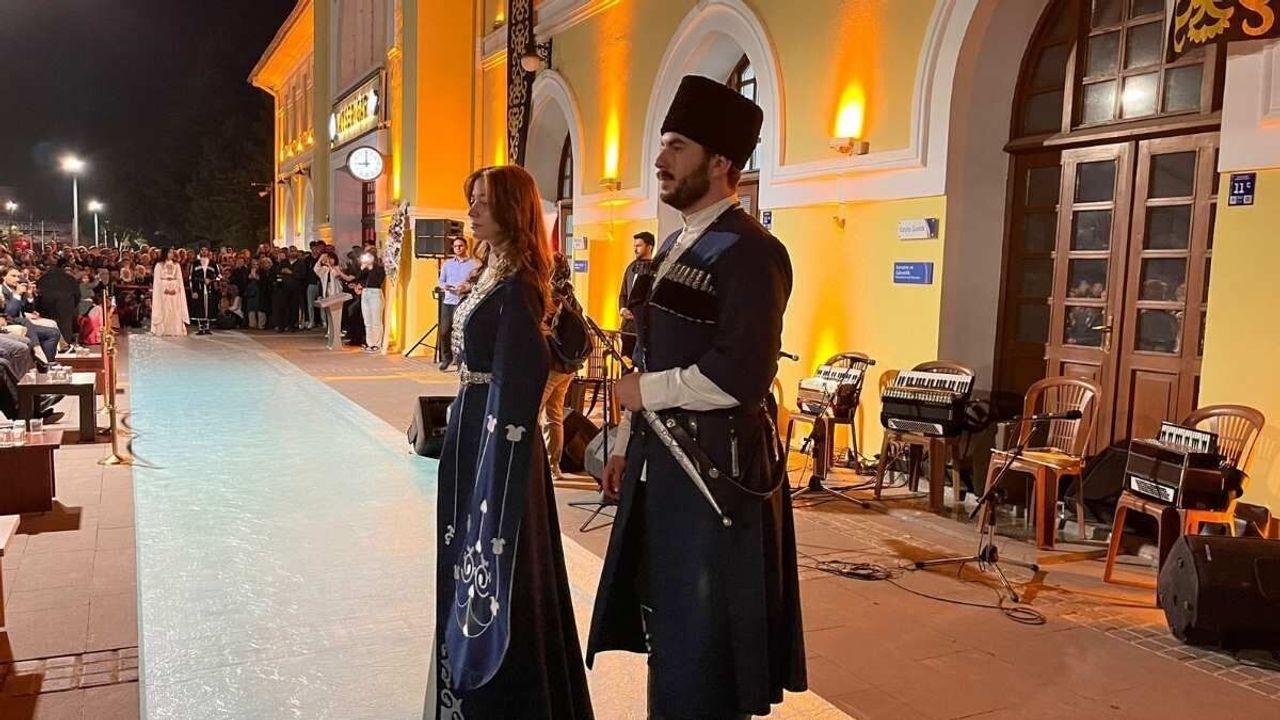 Kayseri’de Çerkes gecesi: Geleneksel kıyafetler büyüledi!