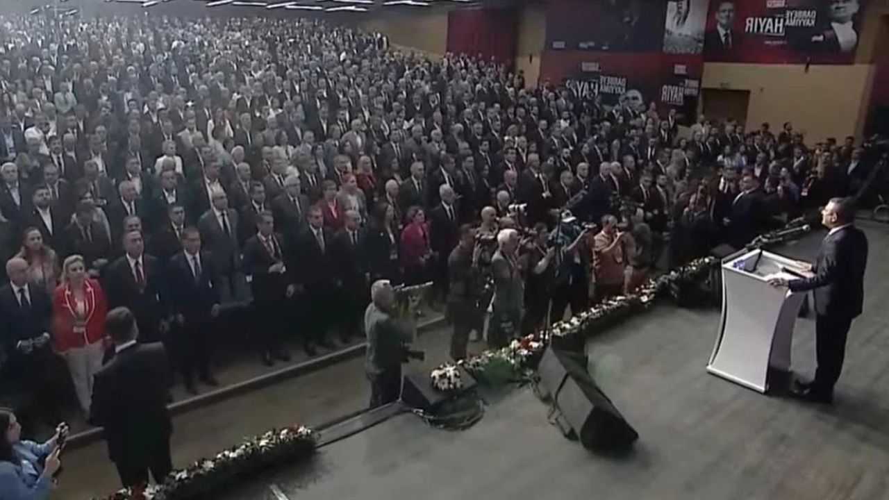 CHP'de kriz mi, değişim mi?