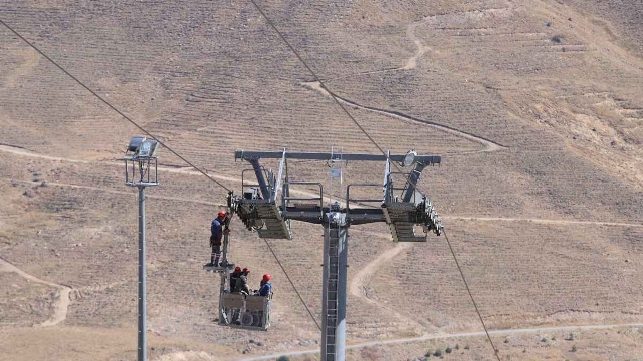 Erciyes Kayak Merkezi’nde yoğun bakım mesaisi