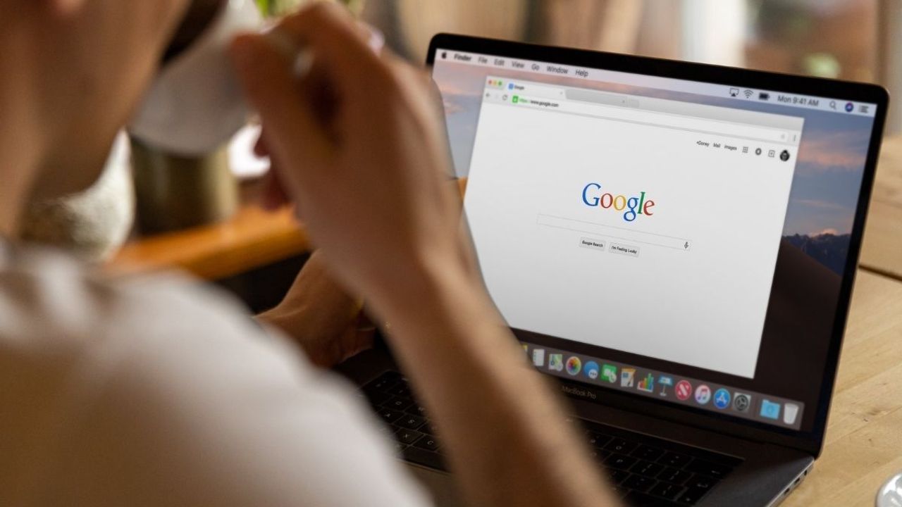 Google kesintisi tesadüf müydü, yoksa ben olmazsam dünya durur mesajı mıydı?