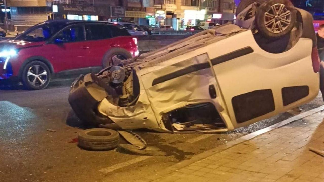 Sivas Caddesi'nde korkutan zincirleme kaza: 3 araç birbirine girdi!