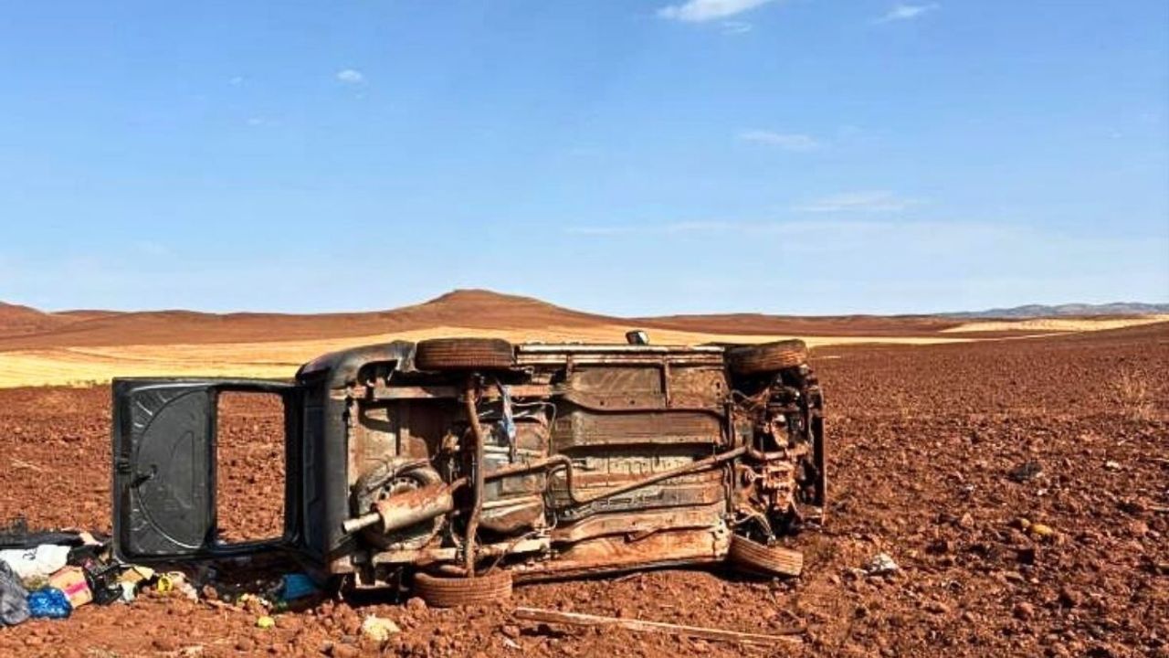 Kavun tezgahına çarpan araç takla attı : 1 Kişi ağır yaralandı