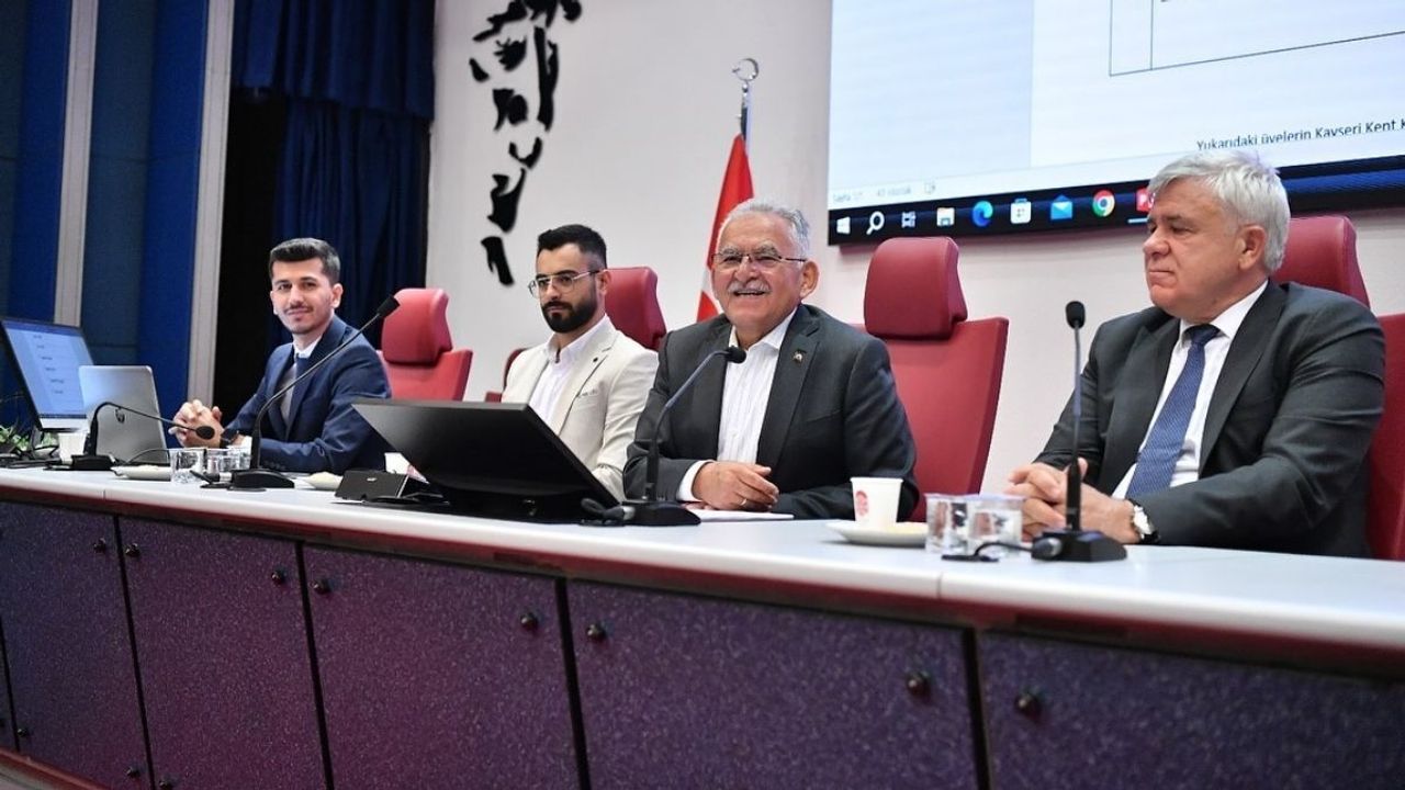 Başkan Büyükkılıç ve Vali Çiçek’ten gençlere tam destek