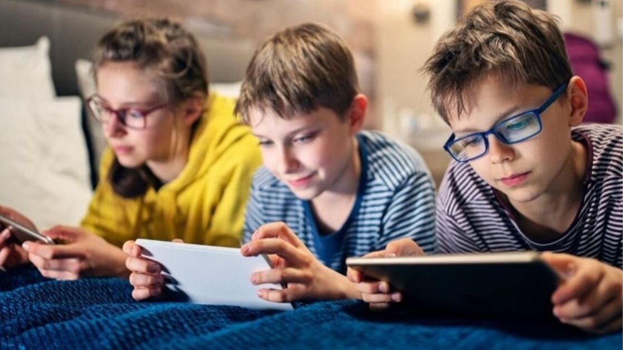 Ekran bağımlılığı çocuklarda konuşma gecikmesine neden oluyor