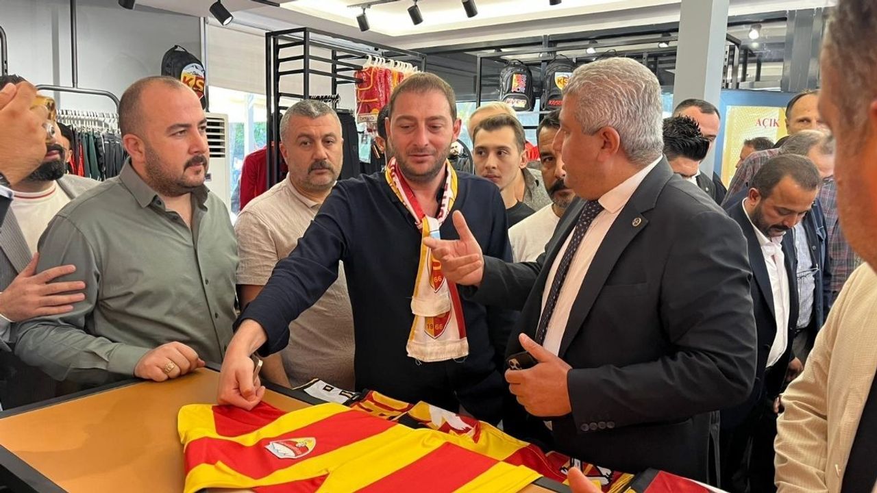 MHP İl Teşkilatı’ndan Kayserispor’a 400 bin liralık destek