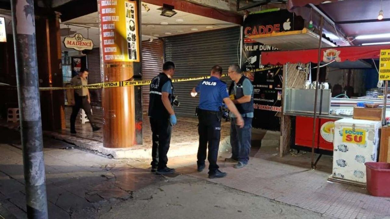 Motosikletli saldırganlar çay ocağını hedef aldı: 2 yaralı