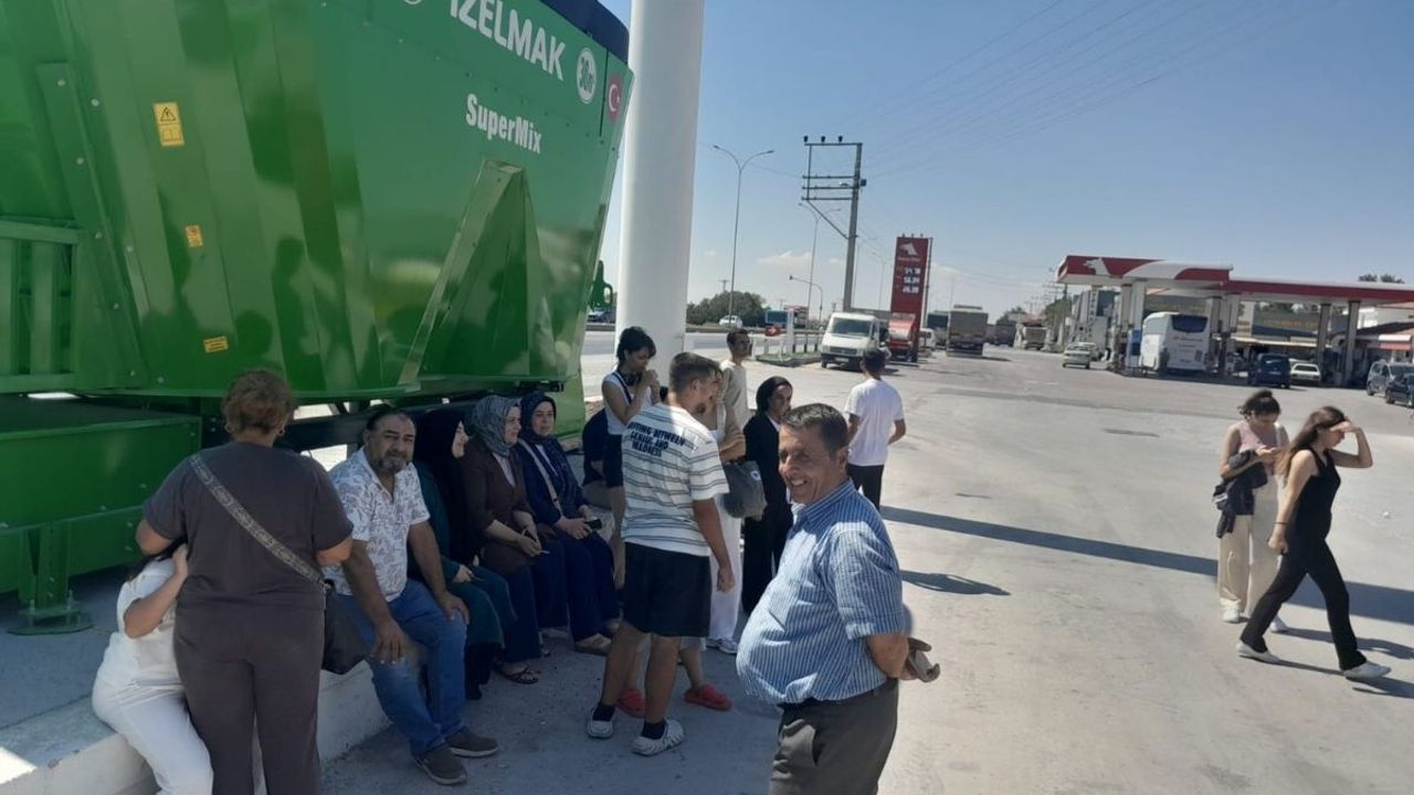 Otobüs seferi çileye döndü! Mazot bitince 40 yolcu yolda kaldı