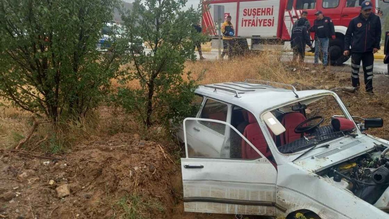 Koyunhisar’da Araç Hurdaya Döndü: 2 Yaralı