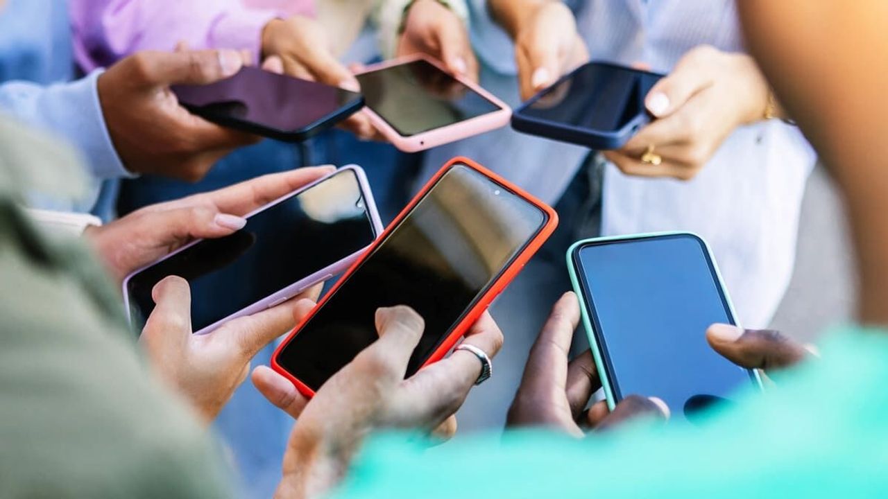 15 yaş altına sosyal medya yasağı mı getiriliyor ?