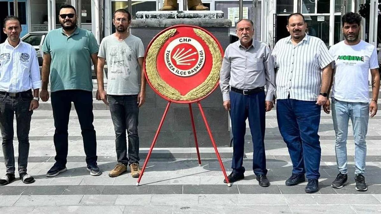 Başkan Aydın elinde çelenkle nereye gitti?