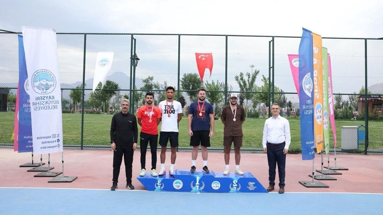 30 Ağustos coşkusu tenis turnuvasına damga vurdu