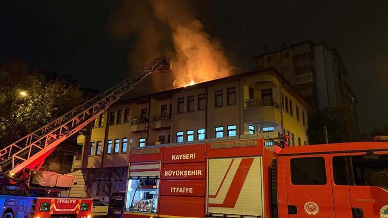 Kayseri’de eşine sinirlenen koca binayı ateşe verdi