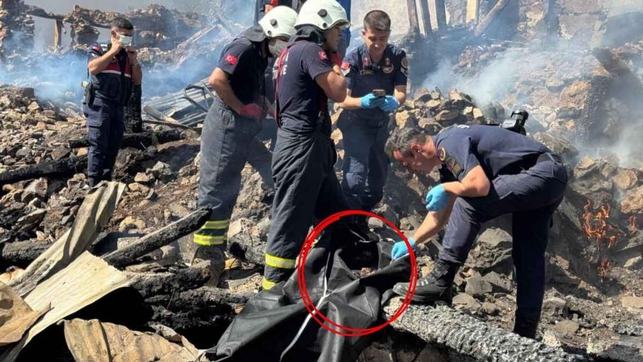 Adana’da çıkan yangın bir aileyi yok etti: İki kardeş yaşamını yitirdi, bir diğeri ölümden döndü