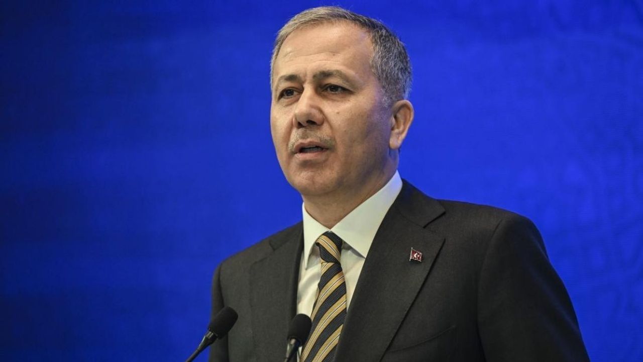 Kırmızı bültenle aranan 8 suçlu Türkiye’ye getirildi