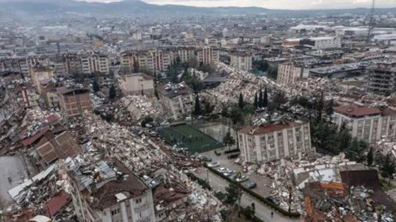 Depremde 121 kişinin öldüğü Rende Sitesi davasında yeni gelişme: Kırmızı bülten!