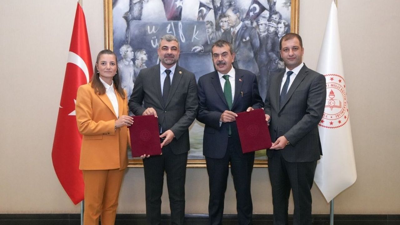 Bakan Tekin: Hayırsever desteğiyle iki okul ve öğretmenevi yapılacak