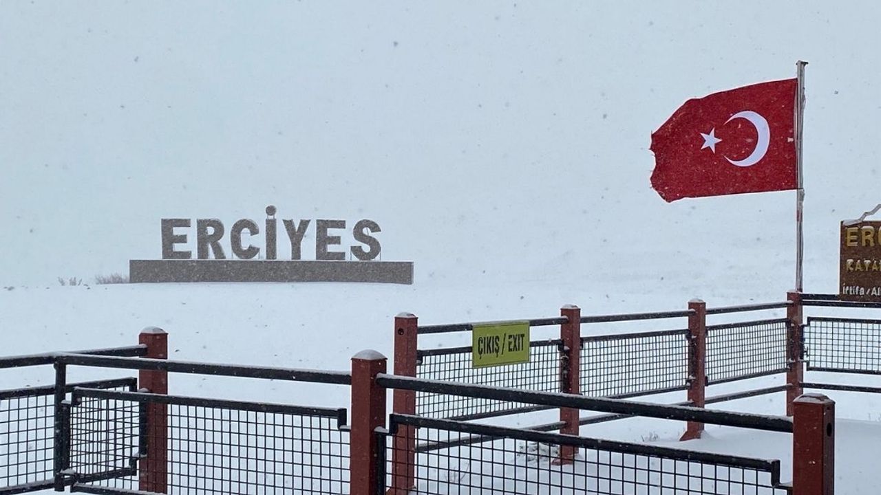 Erciyes beyaza büründü: İşte ilk görüntüler