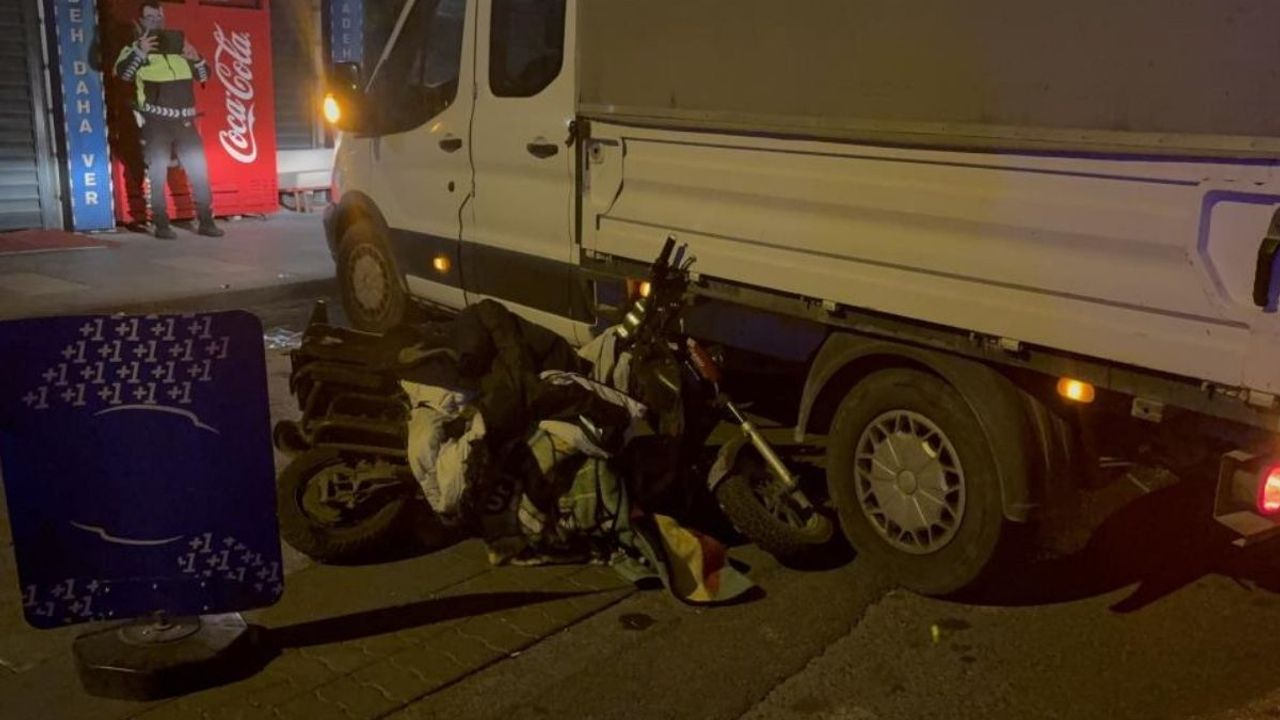 Kayseri Fevzi Çakmak’ta elektrikli bisiklet kamyonetin altına girdi